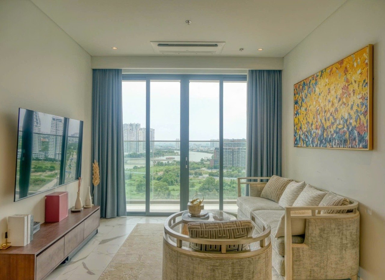 METROPOLE | THE CREST